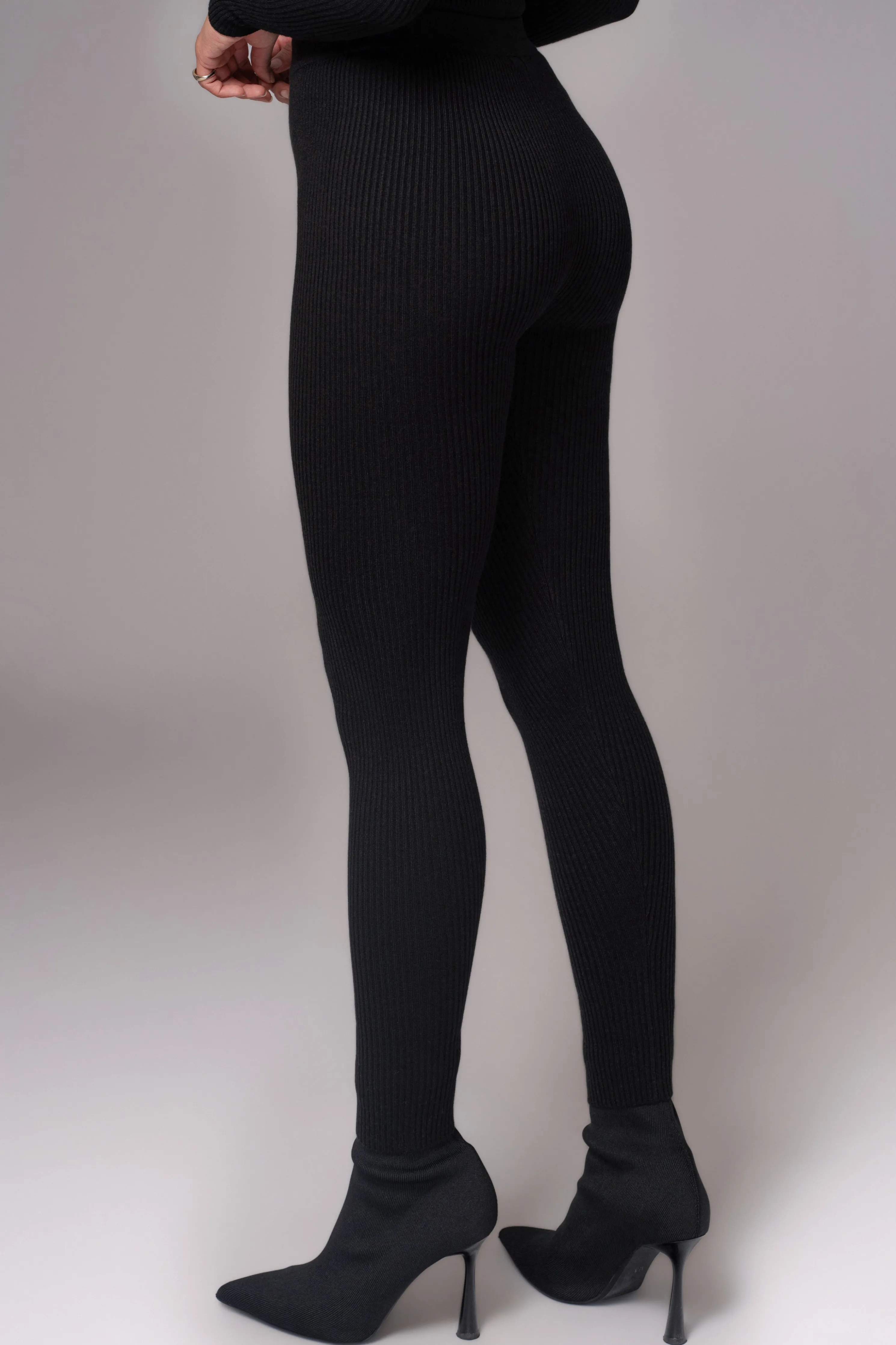Black Naaya Ribbed Leggings